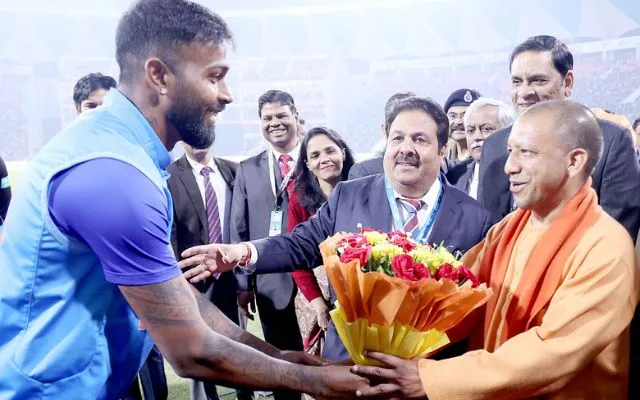 Yogi Adityanath met Hardik after winning second T20 match